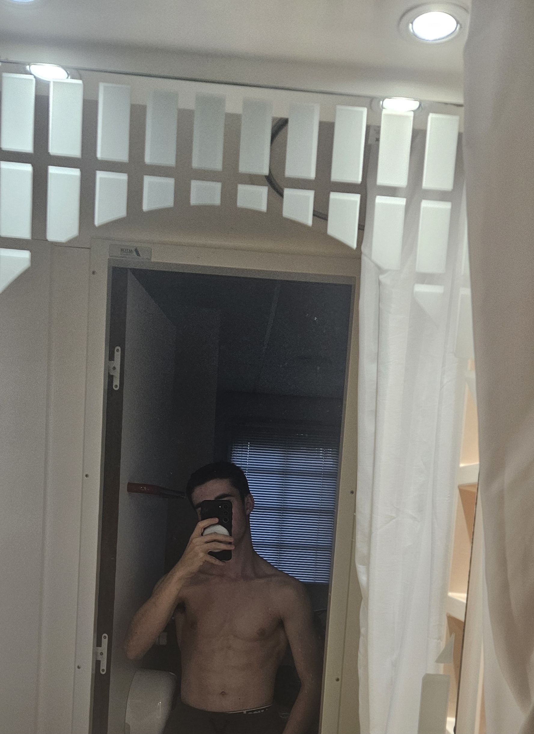 Efisio - Ogens - Vaud | Site coquin