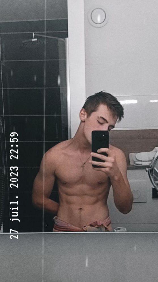 Tom - Villars-Bramard - Vaud | Site coquin